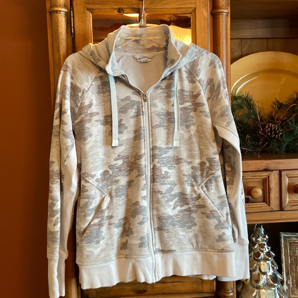 Athleta Triumph Hoodie Camo Size L